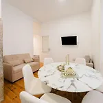 Gem 8 Guests Modern Apartment