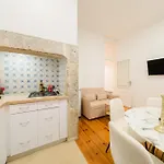 Gem 8 Guests Modern *