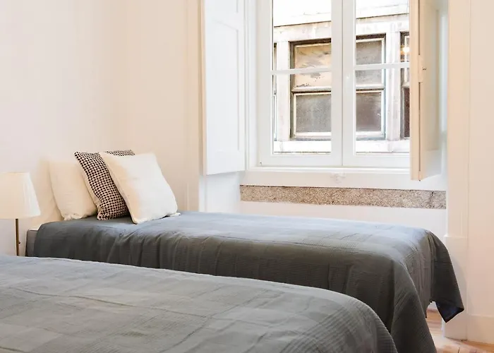 Gem 8 Guests Modern *