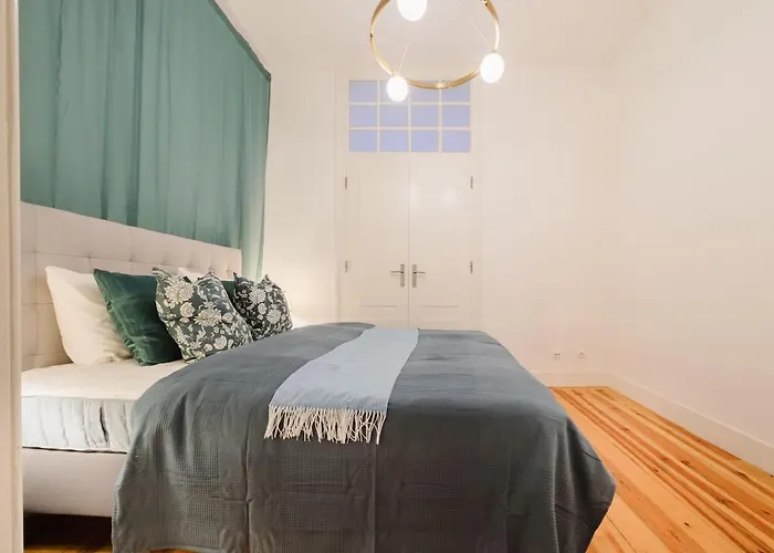 Gem 8 Guests Modern *